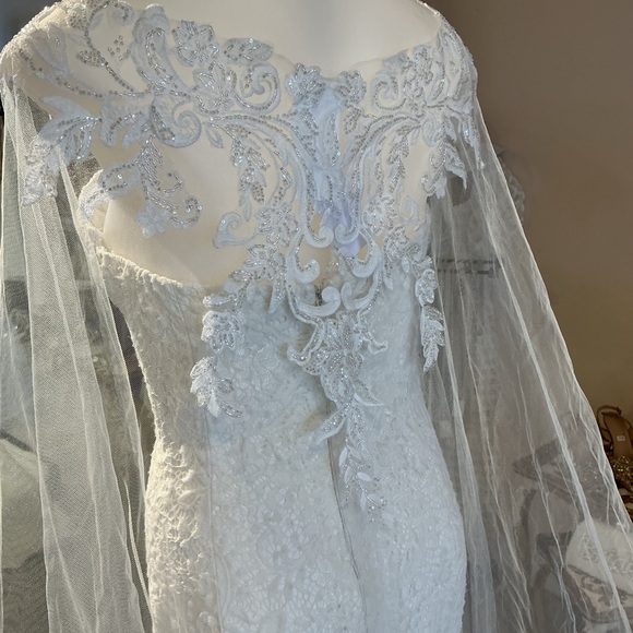 Beaded lace tulle bridal cape - Picture 2 of 5